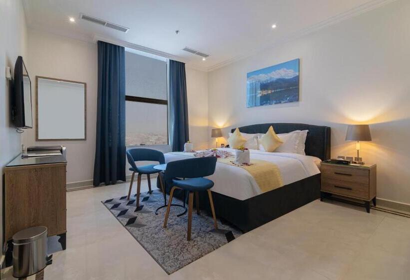 سوییت لوکس, The Gate Hotel And Apartments