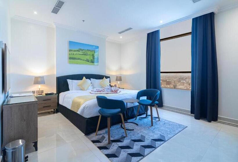 سوییت لوکس, The Gate Hotel And Apartments