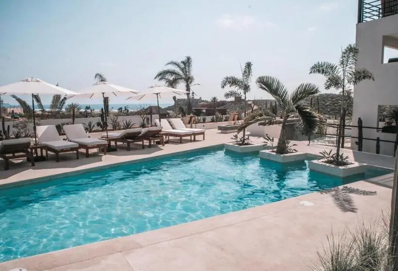 プールの見える1ベッドルームアパートメント, Cerritos Surf Residences