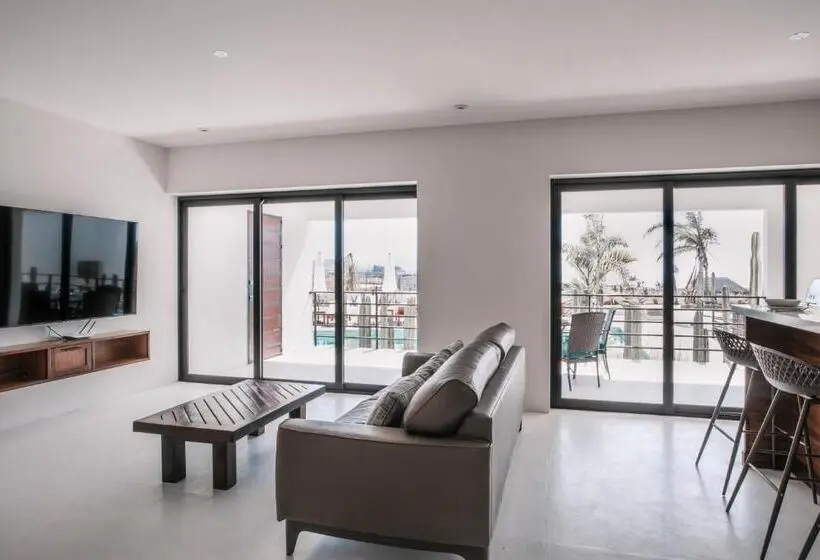 プールの見える1ベッドルームアパートメント, Cerritos Surf Residences