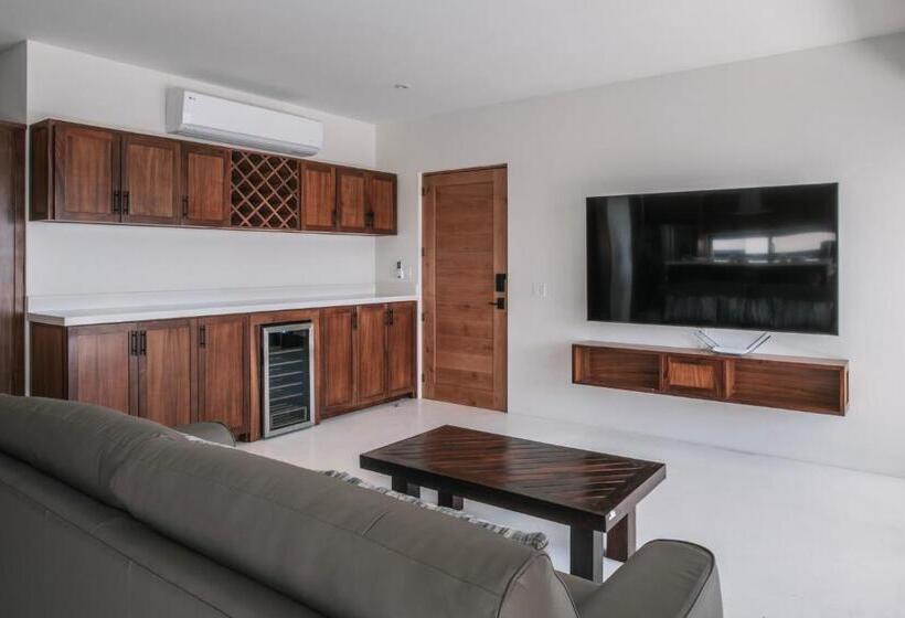 דירת חדר נוף לבריכה, Cerritos Surf Residences