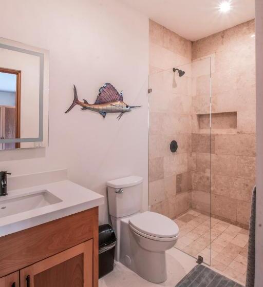 דירת חדר, Cerritos Surf Residences