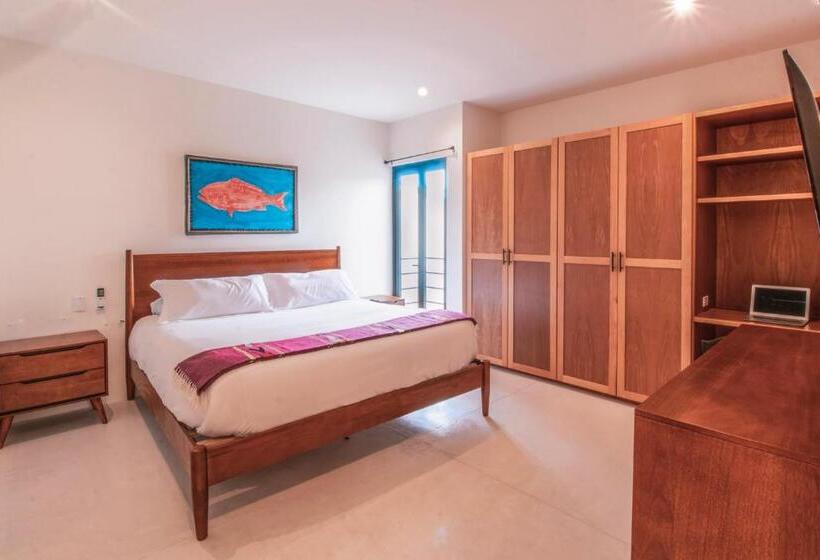 דירת חדר, Cerritos Surf Residences