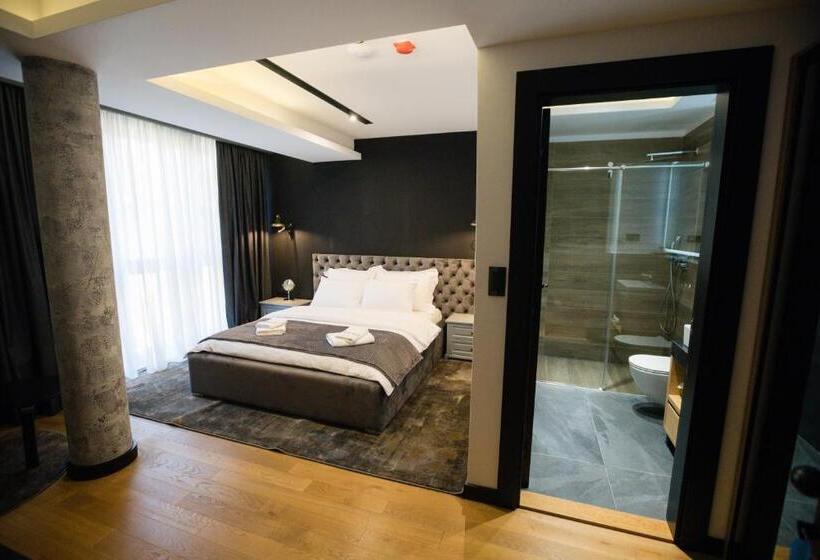 اتاق لوکس, Borneo