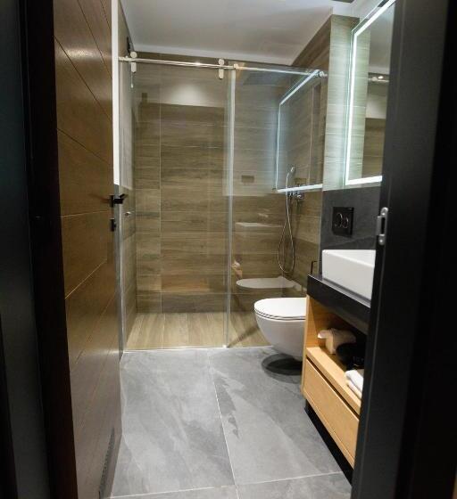 اتاق لوکس, Borneo