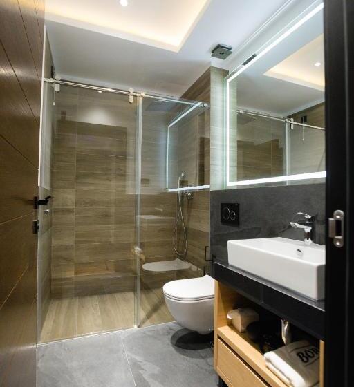 اتاق لوکس, Borneo