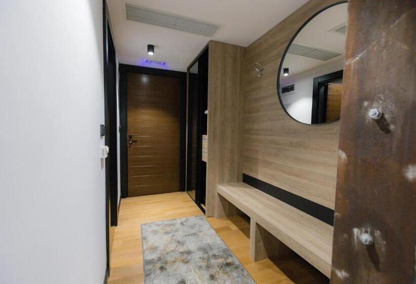 اتاق لوکس با بالکن, Borneo