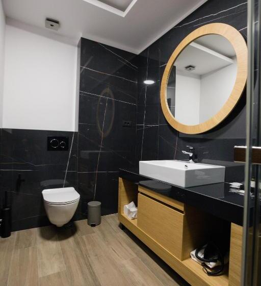 اتاق لوکس با بالکن, Borneo