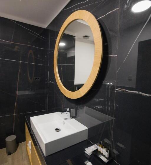 اتاق لوکس با بالکن, Borneo