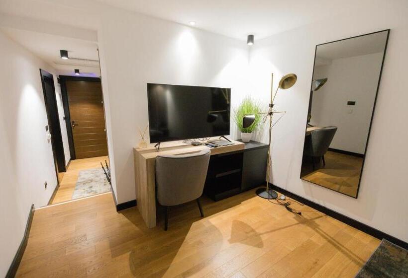 اتاق لوکس با بالکن, Borneo