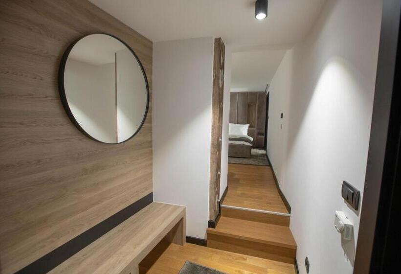 اتاق لوکس با بالکن, Borneo