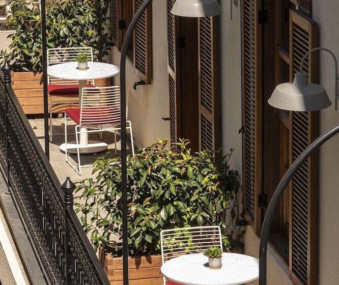 Deluxe Room, Ecole St. Pierre