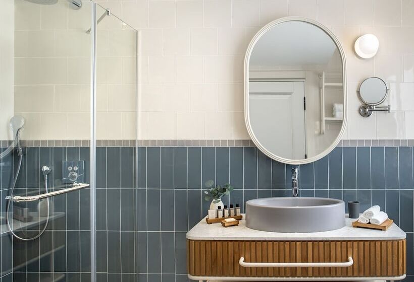 Suite with Balcony, Ecole St. Pierre