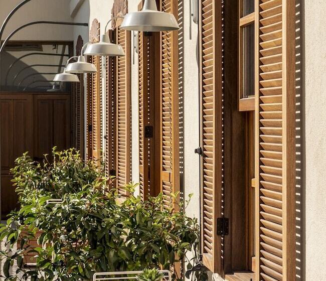 Suite with Balcony, Ecole St. Pierre