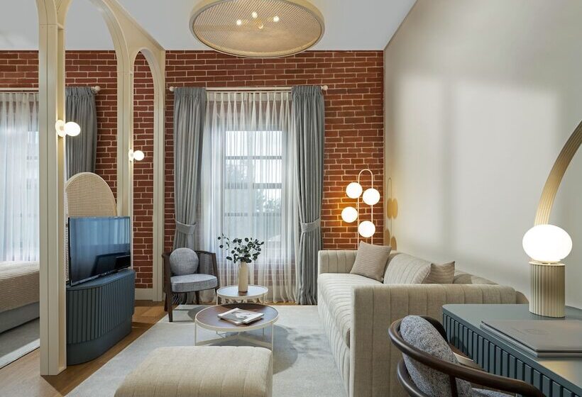 Suite with Balcony, Ecole St. Pierre