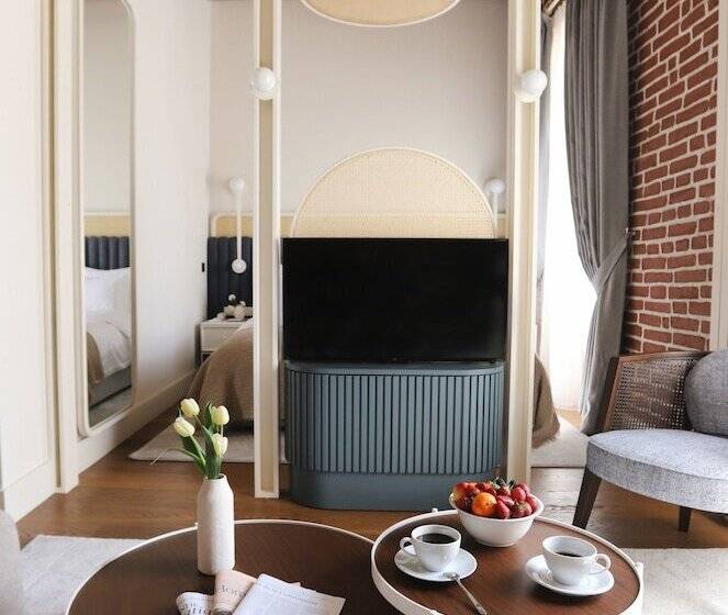 Suite with Balcony, Ecole St. Pierre