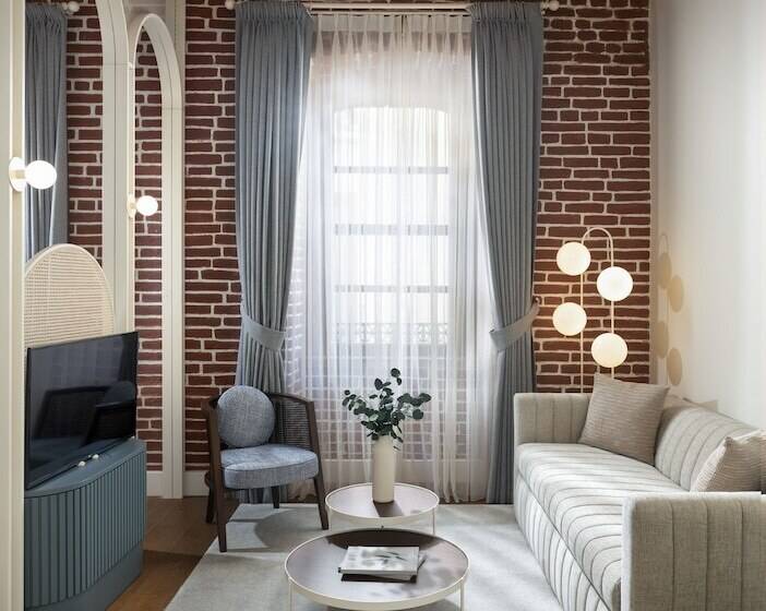 Suite with Balcony, Ecole St. Pierre