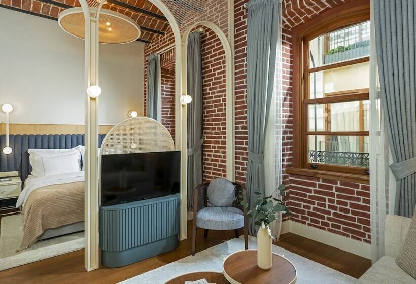 Suite with Balcony, Ecole St. Pierre