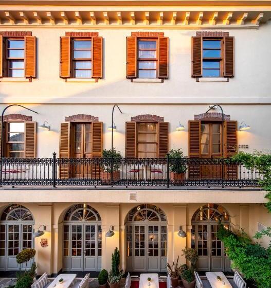 Deluxe Room, Ecole St. Pierre