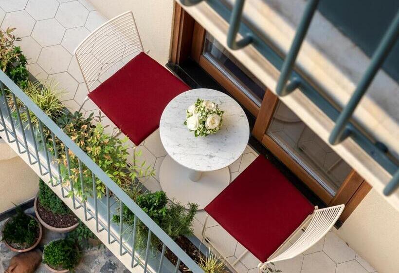 Standard Room King Size Bed, Ecole St. Pierre