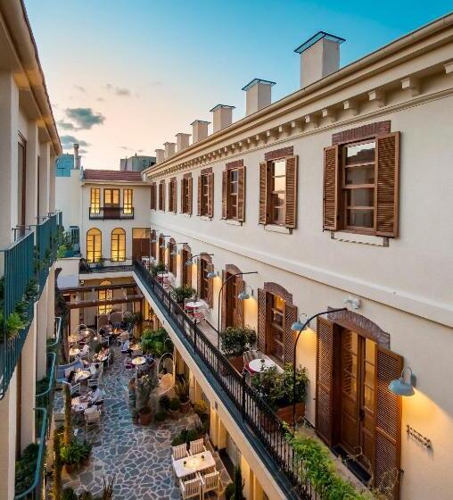 Standard Room King Size Bed, Ecole St. Pierre