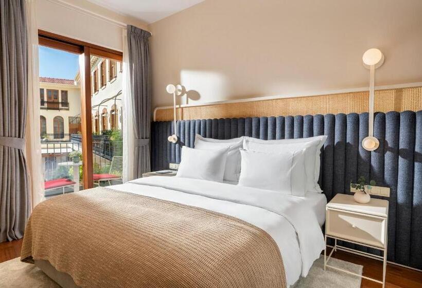 Standard Room King Size Bed, Ecole St. Pierre