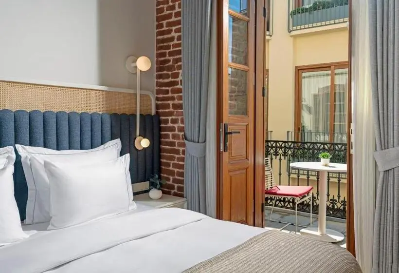 Suite with Balcony, Ecole St. Pierre