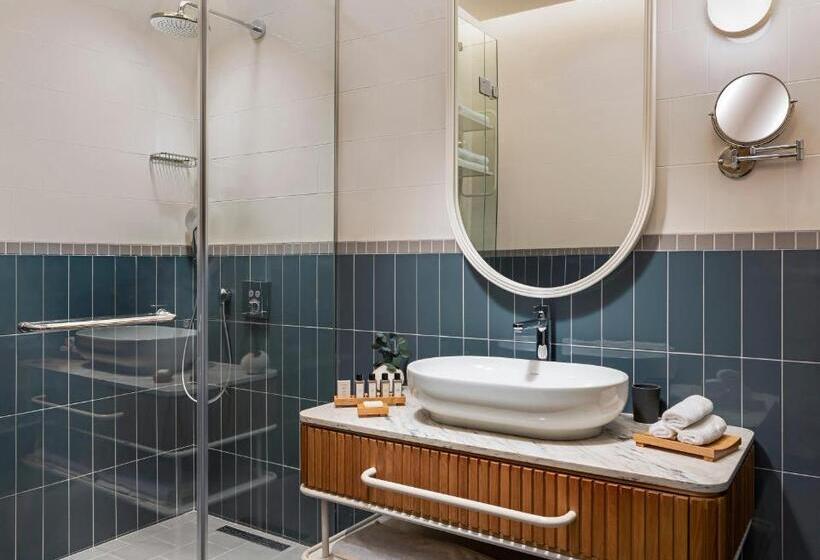 Suite with Balcony, Ecole St. Pierre