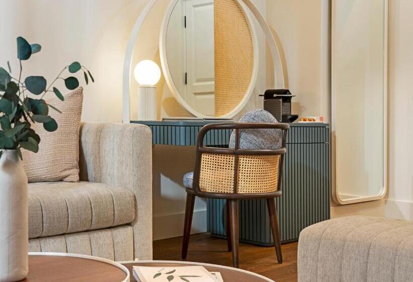 Suite with Balcony, Ecole St. Pierre