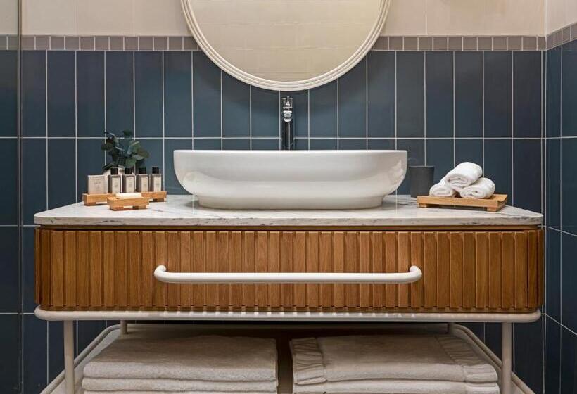 Suite with Balcony, Ecole St. Pierre