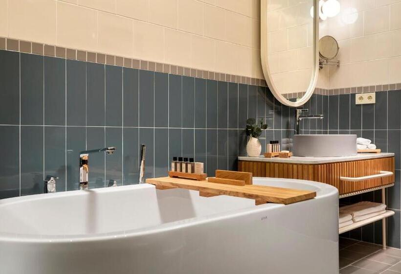 Suite with Hot Tub, Ecole St. Pierre