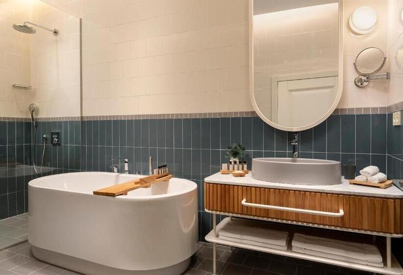 Suite with Hot Tub, Ecole St. Pierre