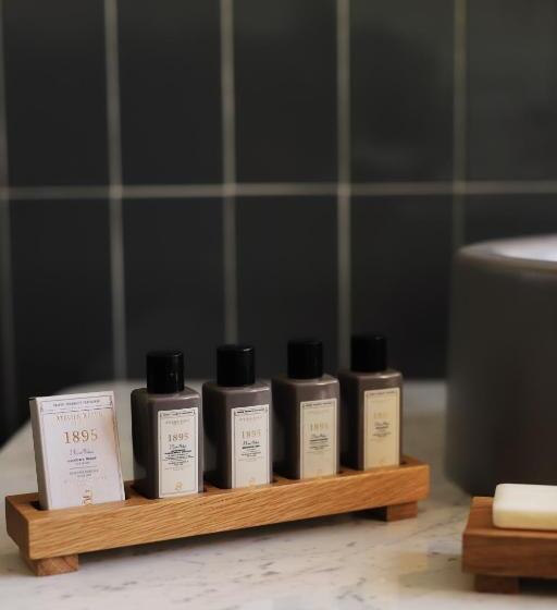 Standard Room King Size Bed, Ecole St. Pierre