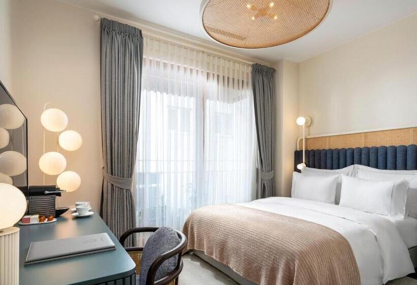 Standard Room King Size Bed, Ecole St. Pierre