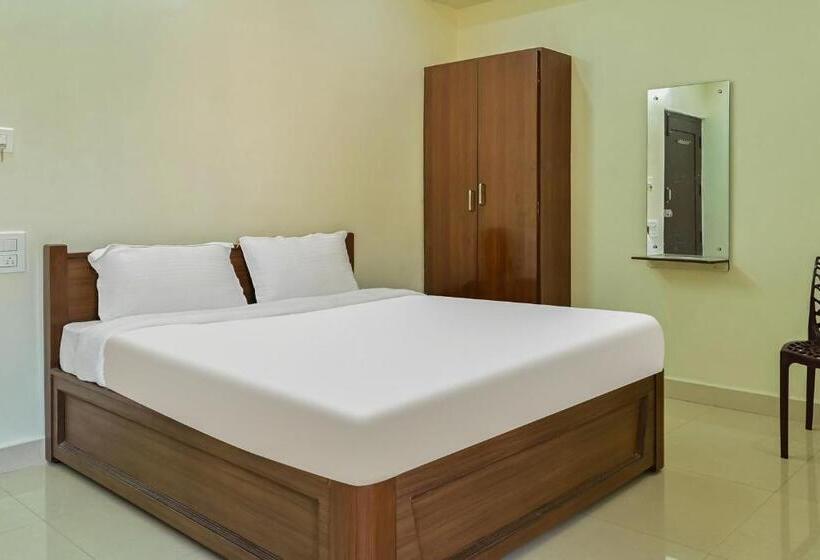 חדר קלאסי לשלושה, Sri Krishna Eden