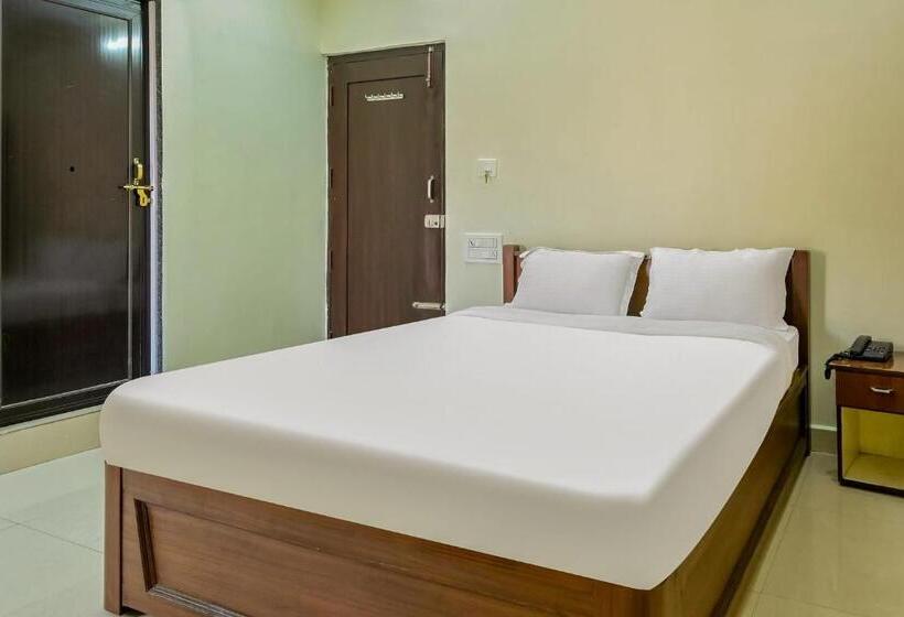 חדר קלאסי לשלושה, Sri Krishna Eden