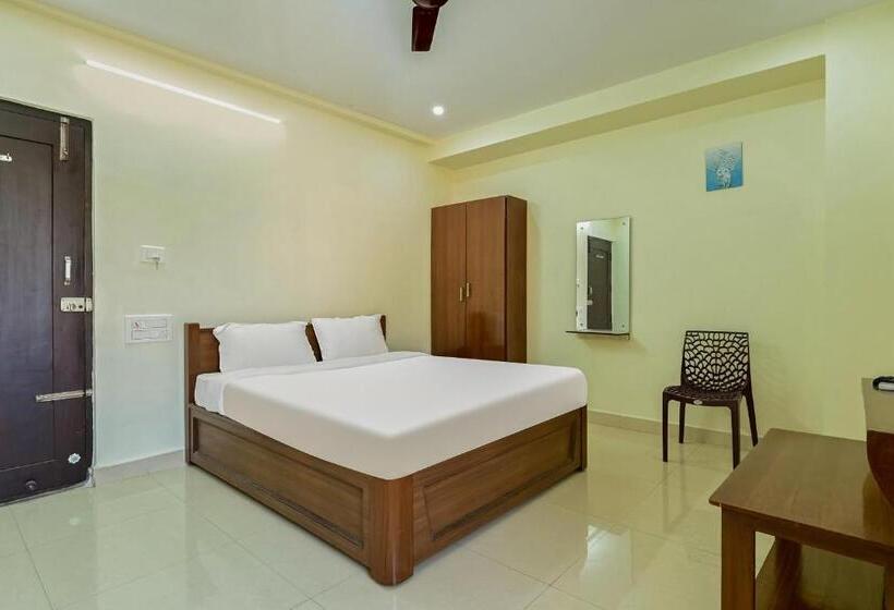 חדר קלאסי לשלושה, Sri Krishna Eden