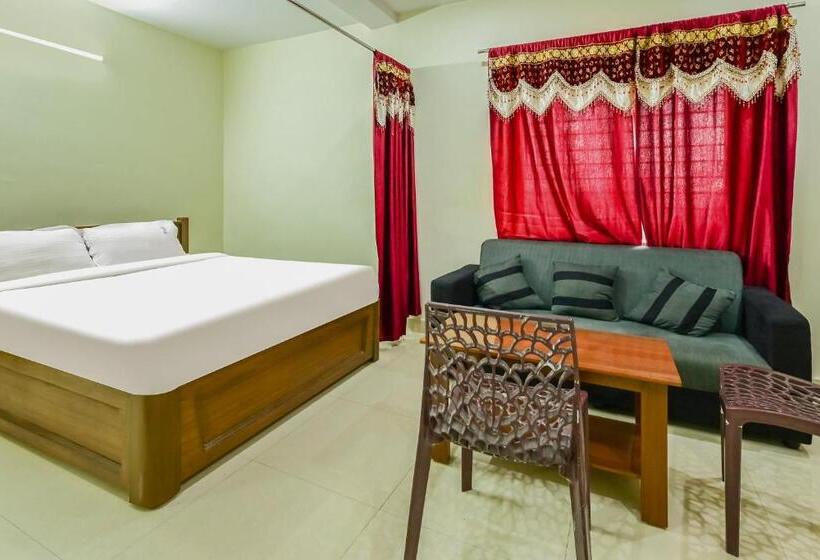 חדר קומפורט לשלושה, Sri Krishna Eden