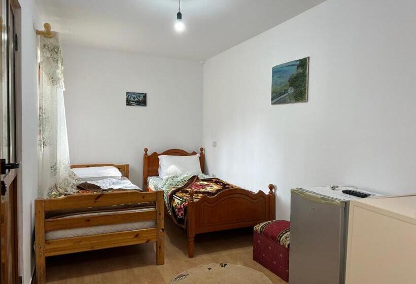 آپارتمان 2 خوابه, Bujtina Uji I Panjes, Log Cabins