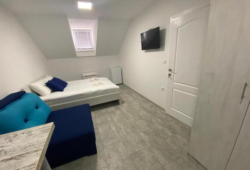 استودیوی استاندارد, Omis Rooms