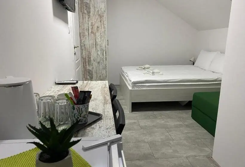 اتاق لوکس, Omis Rooms