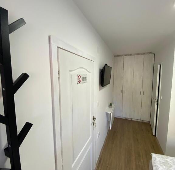 اتاق استاندارد, Omis Rooms