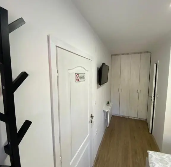 اتاق استاندارد, Omis Rooms