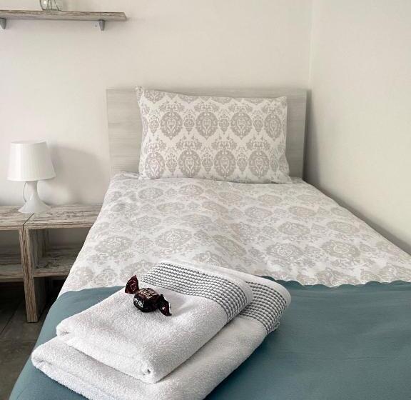 اتاق استاندارد, Omis Rooms