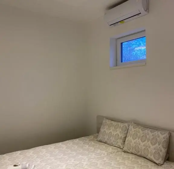 اتاق استاندارد با سرویس بهداشتی مشترک, Omis Rooms