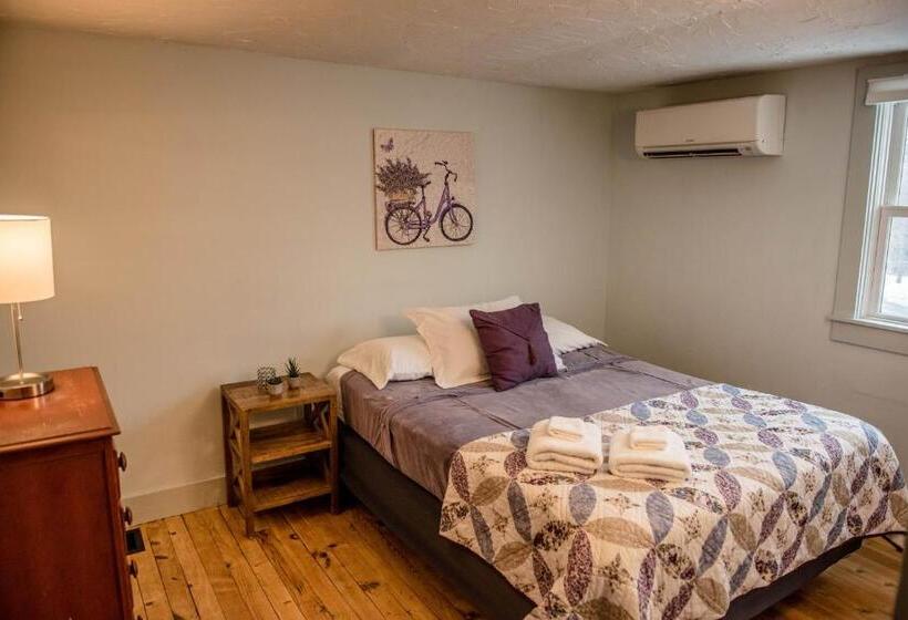 Номер Стандарт, Brook Road Inn