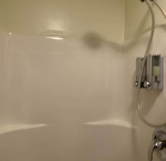 패밀리 룸, Brook Road Inn