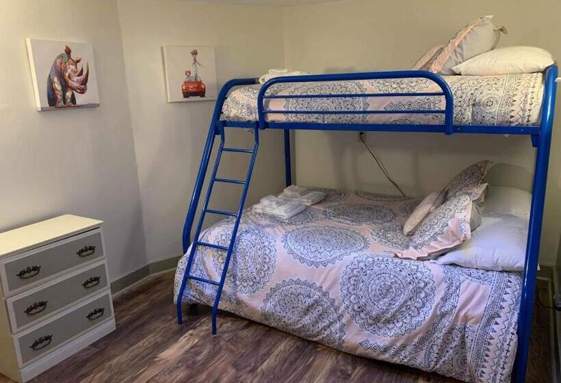 Семейный Номер, Brook Road Inn