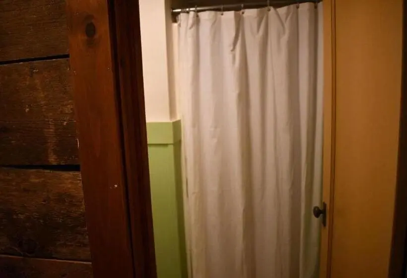 キングサイズベッドのスタンダードルーム, Brook Road Inn