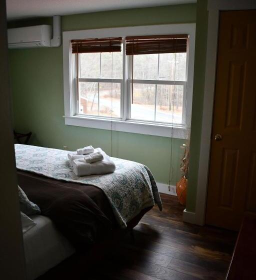 스탠다드 룸 킹사이즈 침대, Brook Road Inn